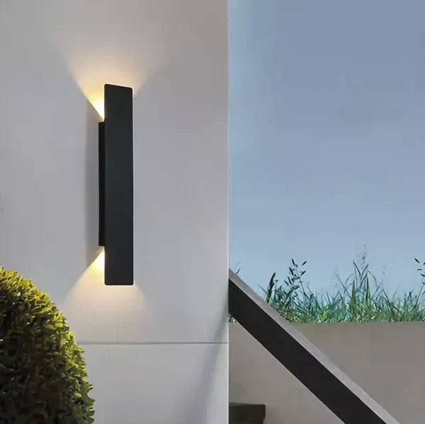 Nowoczesna Lampa Zewnętrzna – Kinkiet LED Góra/Dół, Wodoodporny, Pionowy Design