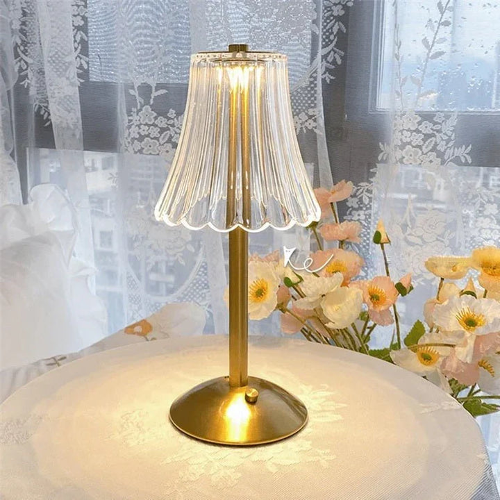 Elegancka lampa stołowa LED z kryształowym kloszem i złotym wykończeniem – włącznik dotykowy