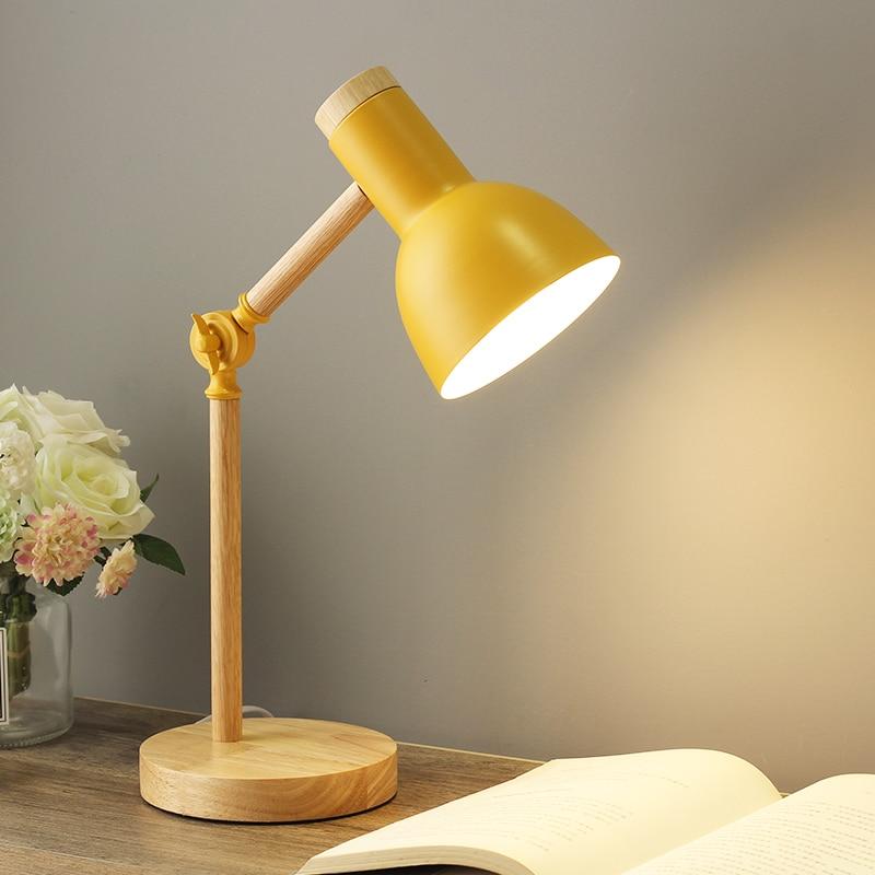 Skandynawska lampa stołowa z drewna | minimalistyczny design