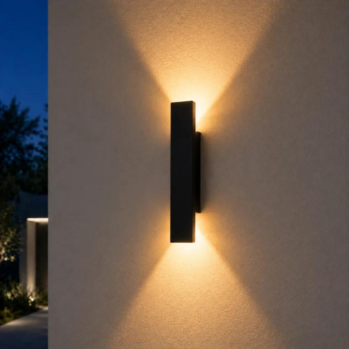 Zewnętrzna lampa ścienna LED ze światłem w górę i w dół – odporna na warunki atmosferyczne, stopień ochrony IP65